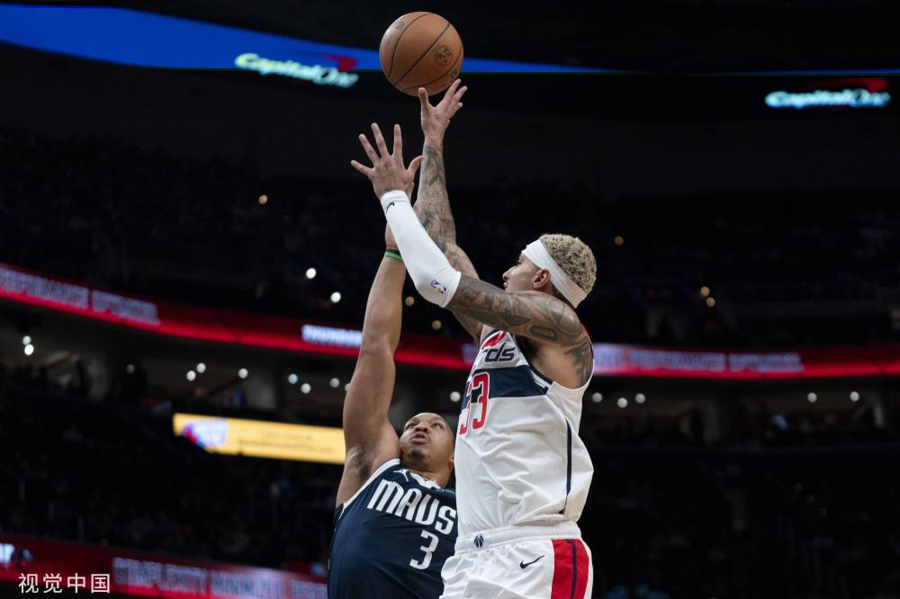 他镇定自若 他镇定自若