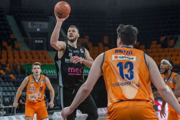 年轻阵容的 年轻阵容的