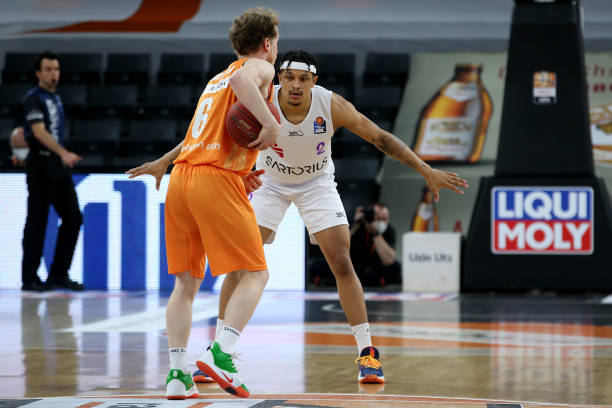 的中锋中并 的中锋中并