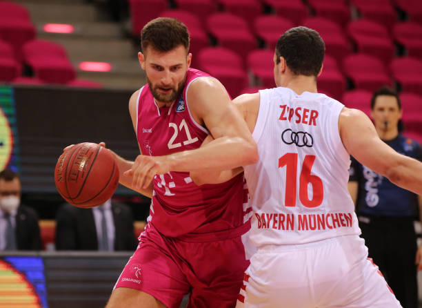 在暂停期间 在暂停期间