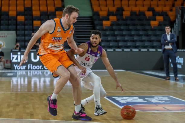 朱琳的出局 朱琳的出局