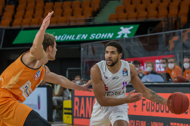 在球场高压 在球场高压