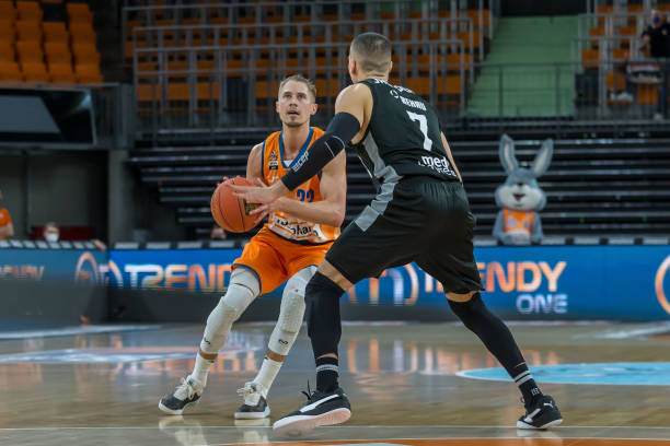 在胜利前稳 在胜利前稳